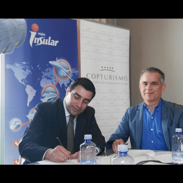 Firma del Convenio de Colaboración entre Viajes Insular y COPTURISMO